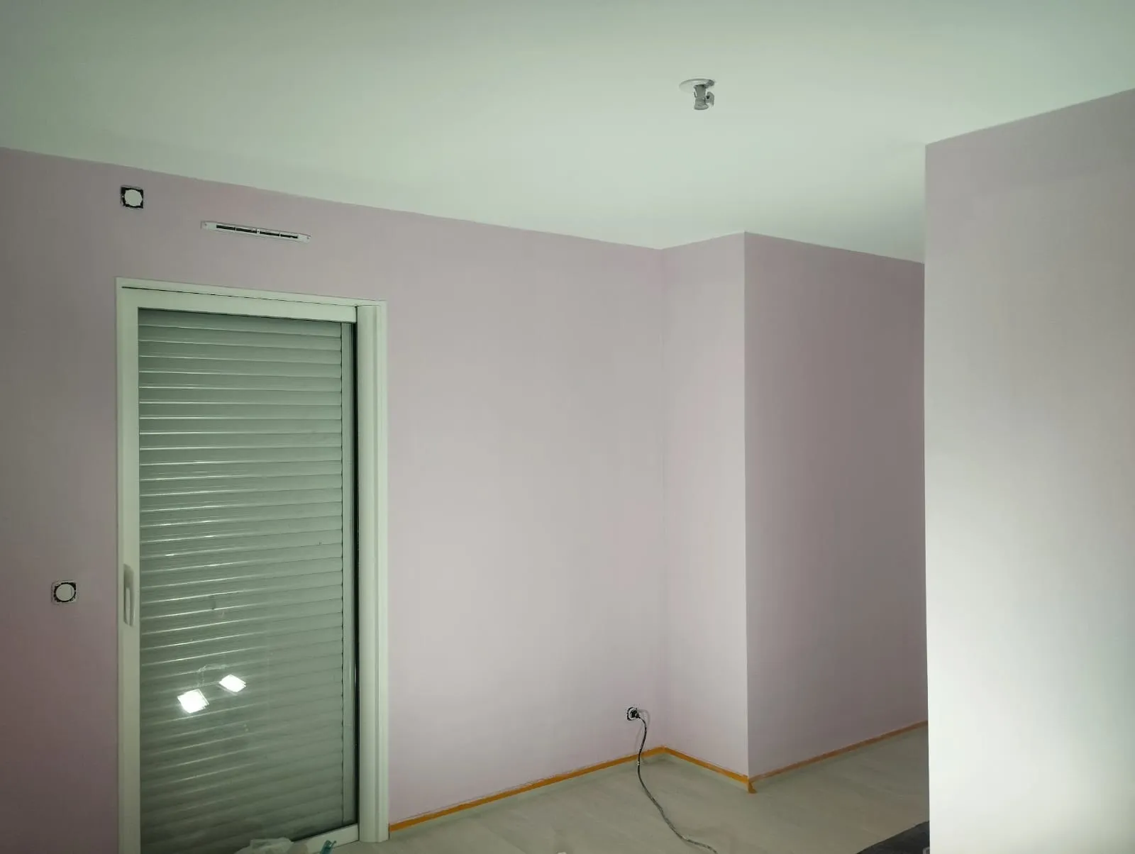 Chambre : mise en teinte complète, murs et plafond